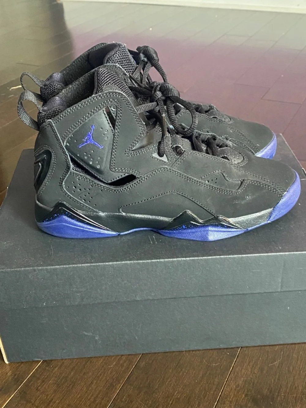 Jordan True Flight Boys Black Purple Basketball Shoes Size 4.5Y